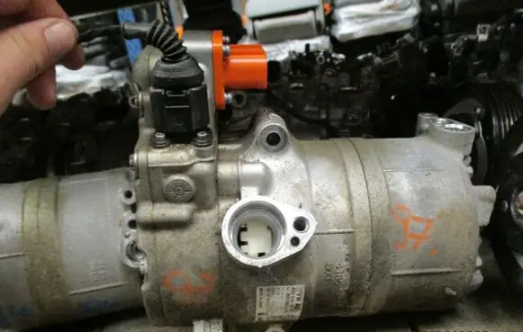 Seat Toledo I (1L) Air conditioning (A/C) compressor (pump) 820803