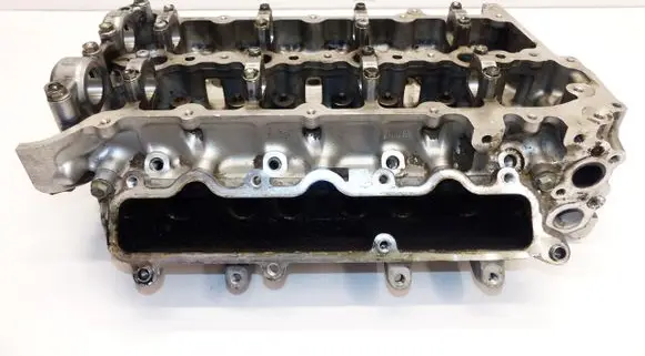 Toyota Land Cruiser (J200) Engine head 