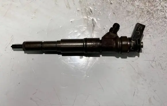 BMW 5 E60 E61 Fuel injector 7793836 0445110216