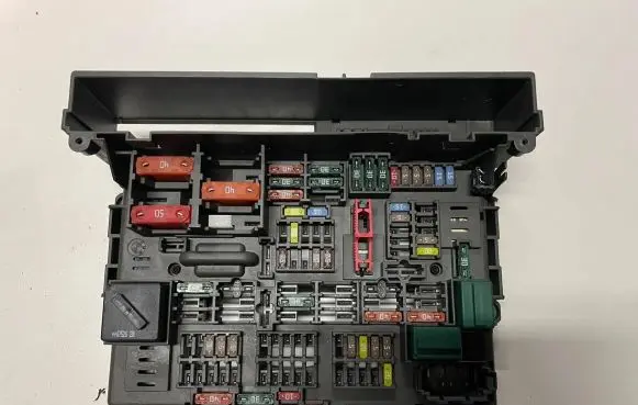 BMW 1 E81 E87 Fuse box set 911944603