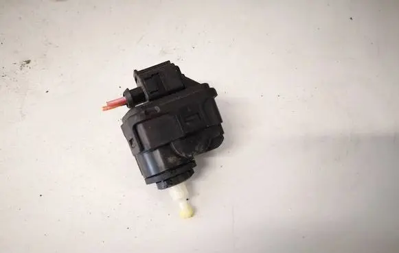 Audi A6 S6 C5 4B Headlight level adjustment motor 8L0941295