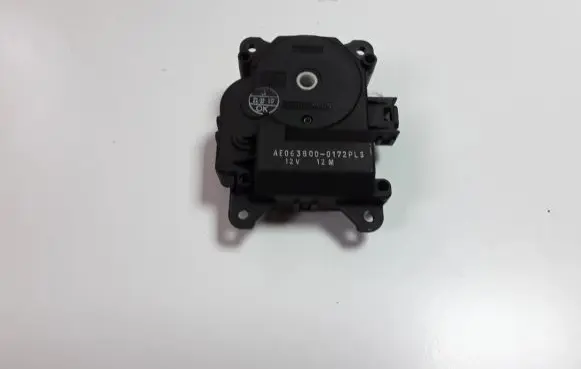 Toyota Sienna XL30 III Air flap motor/actuator AE0638000172
