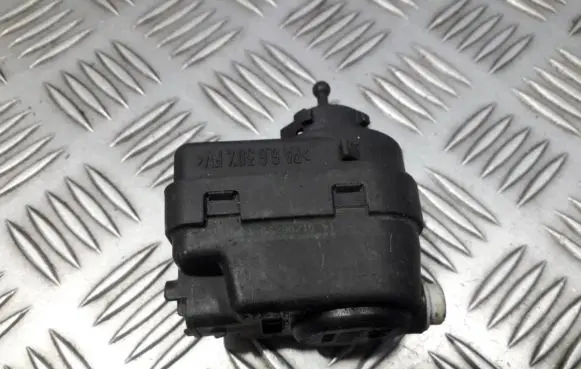 Headlight level adjustment motor
