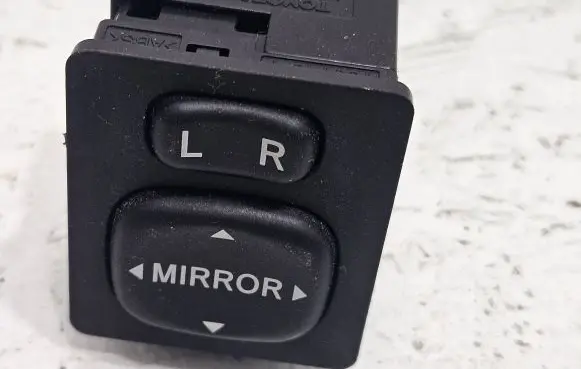 Toyota Corolla Verso AR10 Wing mirror switch 769746F