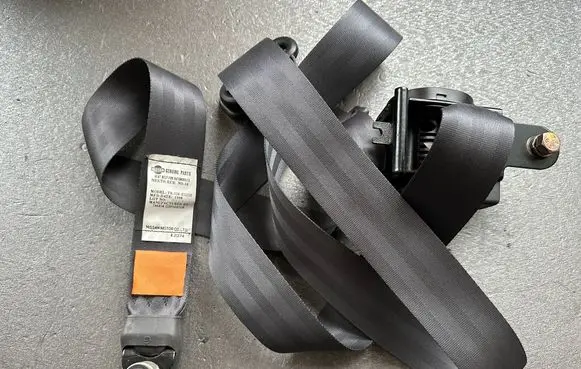 Nissan Patrol Y60 Rear seatbelt 8884520J11