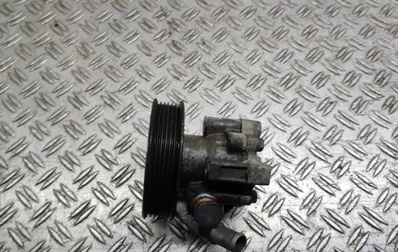 Chevrolet Cruze Power steering pump 96985600