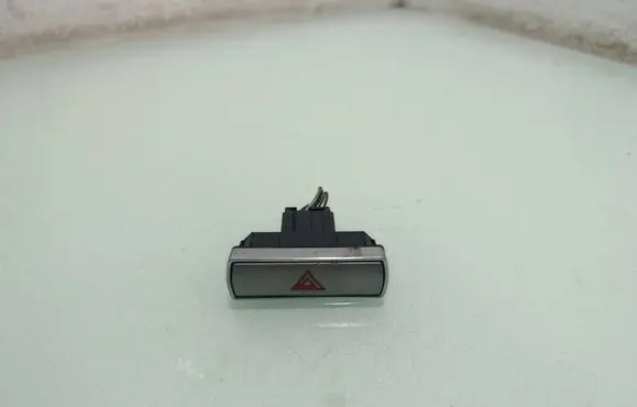 Ford Mondeo MK IV Hazard light switch 13A350AA 061J22007