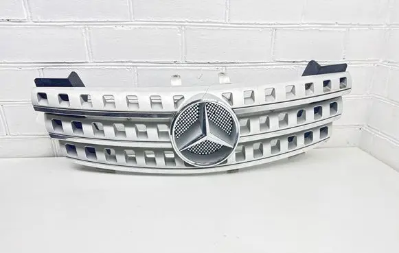Mercedes-Benz ML W164 Front bumper upper radiator grill A1648880123 A1648800685 A1648880141