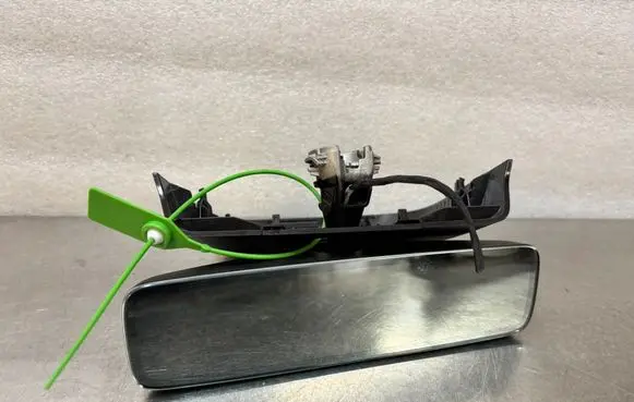Rear view mirror (interior)