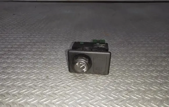 Nissan Primera Wing mirror switch
