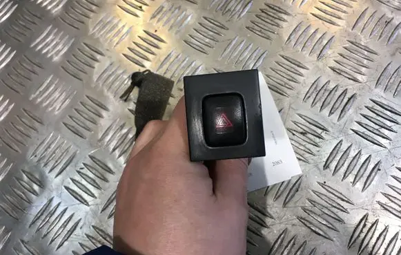 Volvo S80 Hazard light switch 9123685