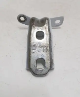 Opel Crossland X Rear door lower hinge A048057 P17339