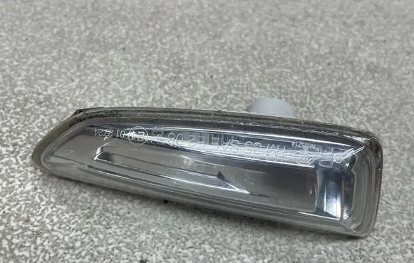 Opel Insignia B Front fender indicator light 13491089