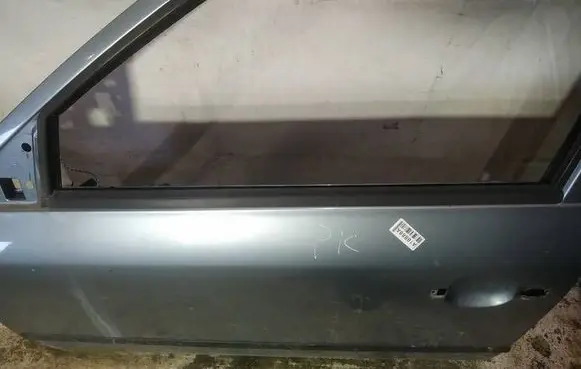 Front door glass trim molding