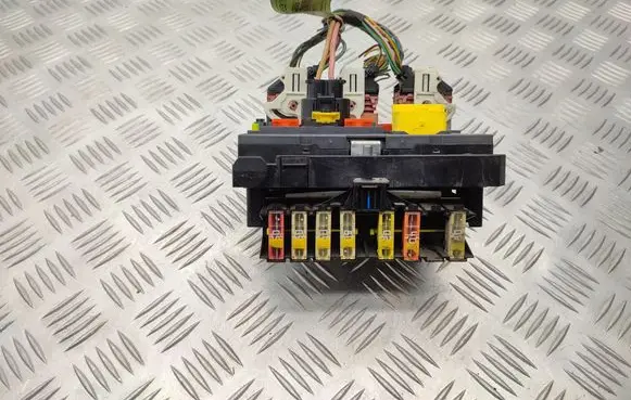 Citroen C5 Fuse module 9675877980