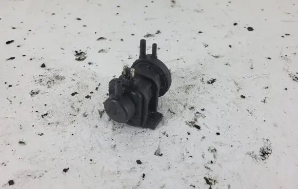 Volvo S40, V40 Turbo solenoid valve 1531375
