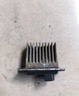 Mitsubishi Pajero Sport I Heater blower motor/fan resistor Mr315051