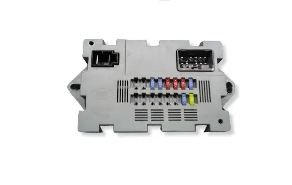 Jaguar XE Fuse module CPLA14Q073AA 71739084 73707520