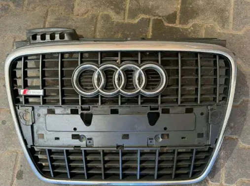 Audi A4 S4 B7 8E 8H Front grill 8E085765M