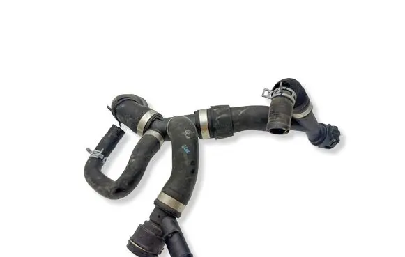 Volvo XC40 Engine coolant pipe/hose 