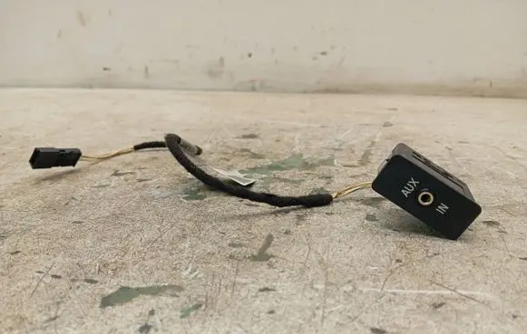 BMW 3 E90 E91 AUX in-socket connector 6930561