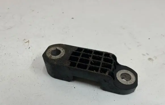 BMW 7 G11 G12 Sway bar bush bracket, front 686147 18433810