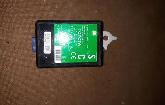 Toyota Avensis T270 Door control unit/module 8974005070