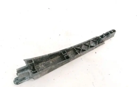 Rear wiper blade arm
