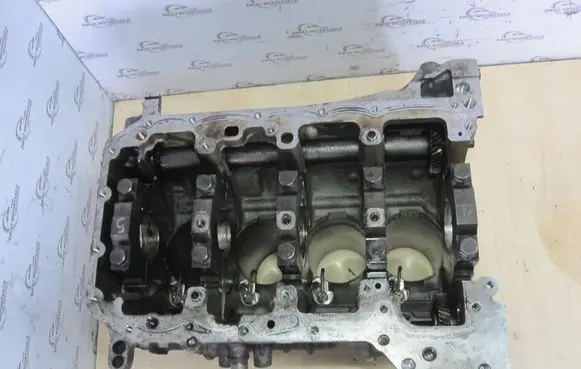 BMW 1 E81 E87 Engine block 7797922