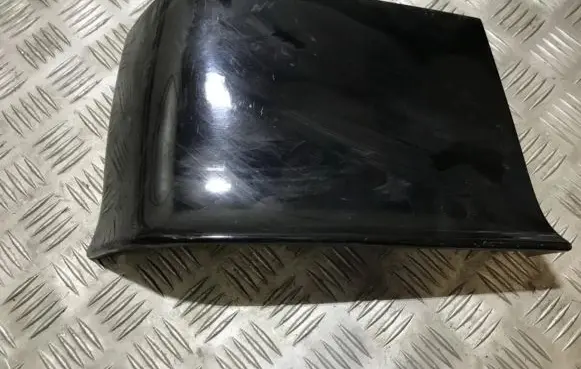 Saab 900 Rear/tail light trim molding 4332912