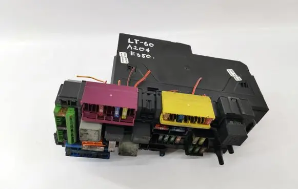 Mercedes-Benz E A207 Fuse box set A2129003922 A2129015205