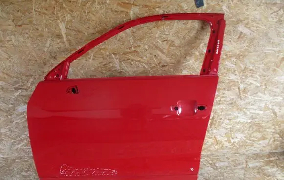 Audi Q2 - Front door