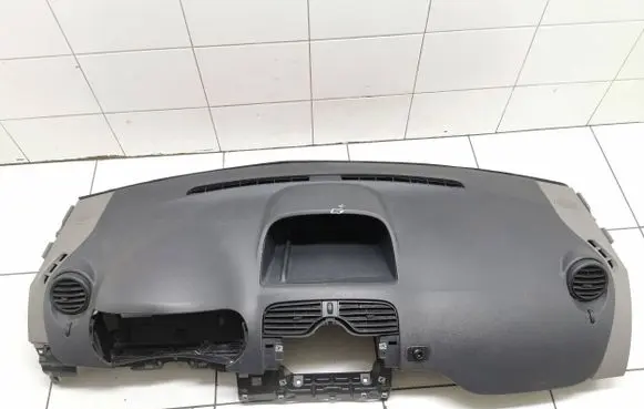 Renault Kangoo II Dashboard 8200587060 681006006r