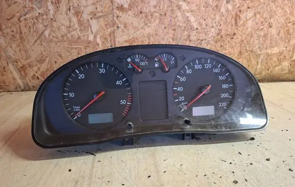 Volkswagen PASSAT B5.5 Speedometer (instrument cluster) 3B1919860C 110008919