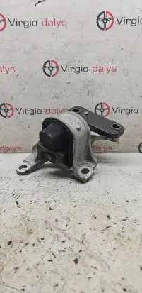 Honda CR-V Engine mount bracket