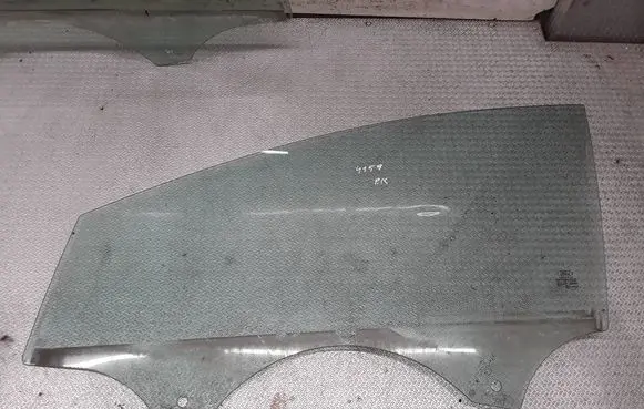 Ford Focus Front door window glass four-door