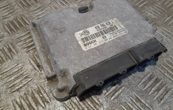 Volkswagen Golf IV Engine control unit/module 038906018J 28SA3440 0281001613