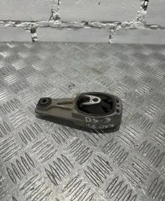 Citroen DS3 Engine mount bracket 8673005780