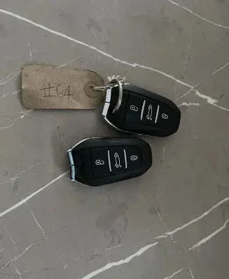 Opel Mokka B Ignition key/card 9837113380