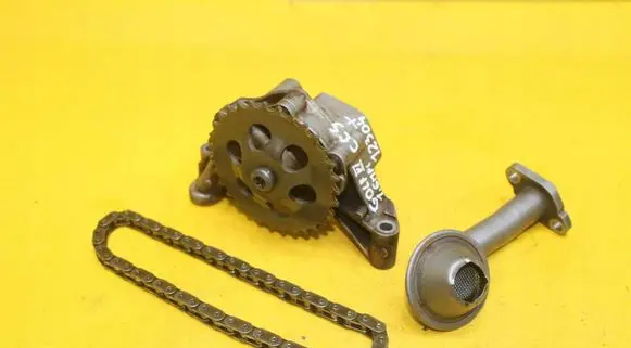 Audi A3 S3 8P Oil pump 06A115105B