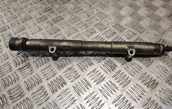 Volvo V70 Fuel main line pipe 8699179