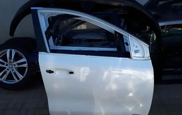 KIA Sportage Front door