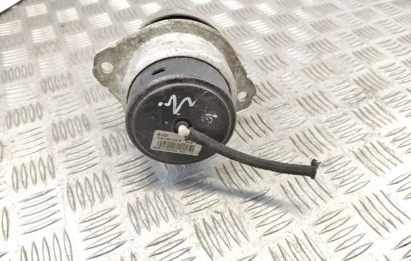 Audi Q7 4L Engine mount bracket 7L8199131F