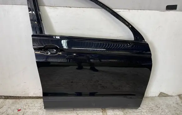 Volkswagen Tiguan Front door 5NA831312C