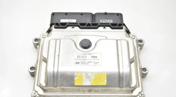 Hyundai i30 Engine control unit/module 3919903AC0