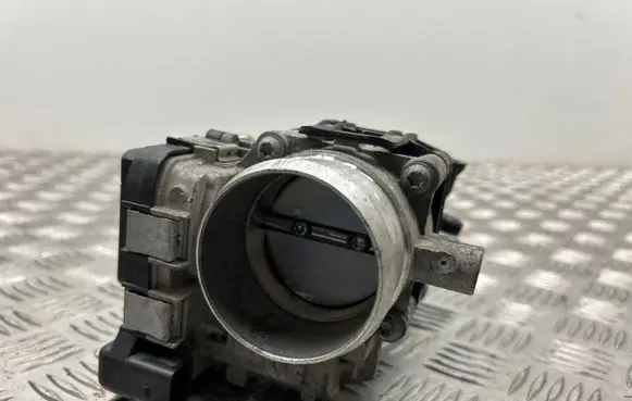 Volkswagen PASSAT B7 Throttle valve 03C129721D