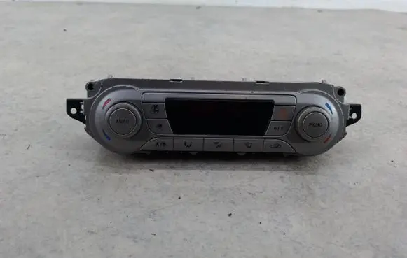 Ford Focus Climate control/heater control trim 7M5T18C612CC