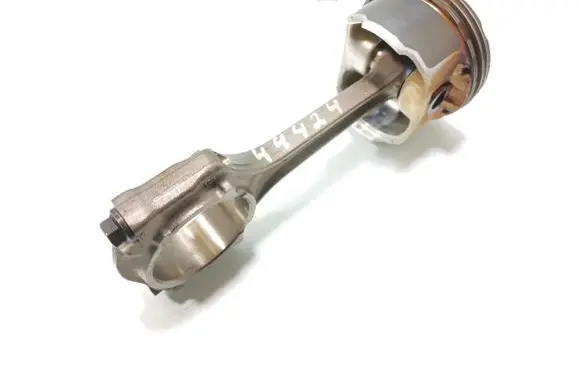 Fiat Tipo Piston with connecting rod 