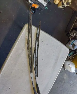 Renault Trafic II (X83) Front wiper blade arm 7700311582