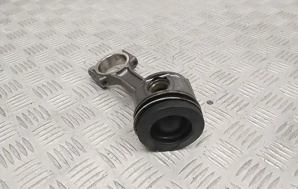 Nissan Qashqai Piston with connecting rod 07657H